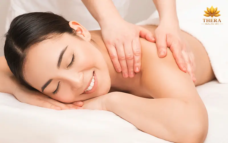 Các chuyển động massage kết hợp cùng nhiệt hồng ngoại tạo cảm giác dễ chịu, từ đó giúp cơ thể được thả lỏng và giảm stress