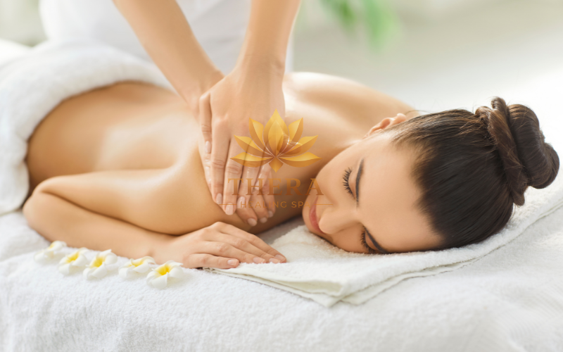 Massage vùng vai và bả vai