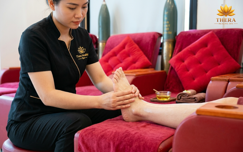 Những lưu ý cần biết khi tự massage chân trị liệu