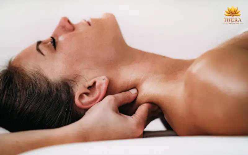 Massage trị liệu cổ