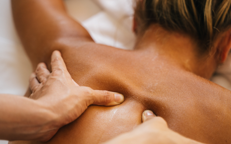 Quan niệm sai lầm về massage bấm huyệt toàn thân