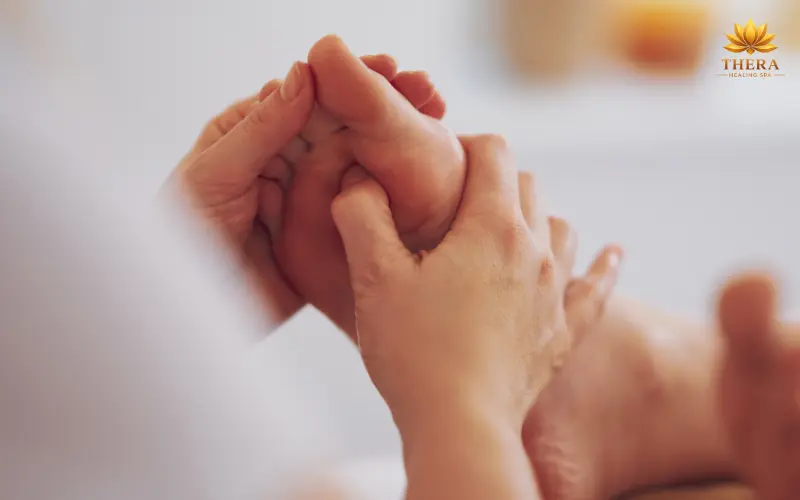 Massage chân y học cổ truyền giúp cơ thể thư giãn